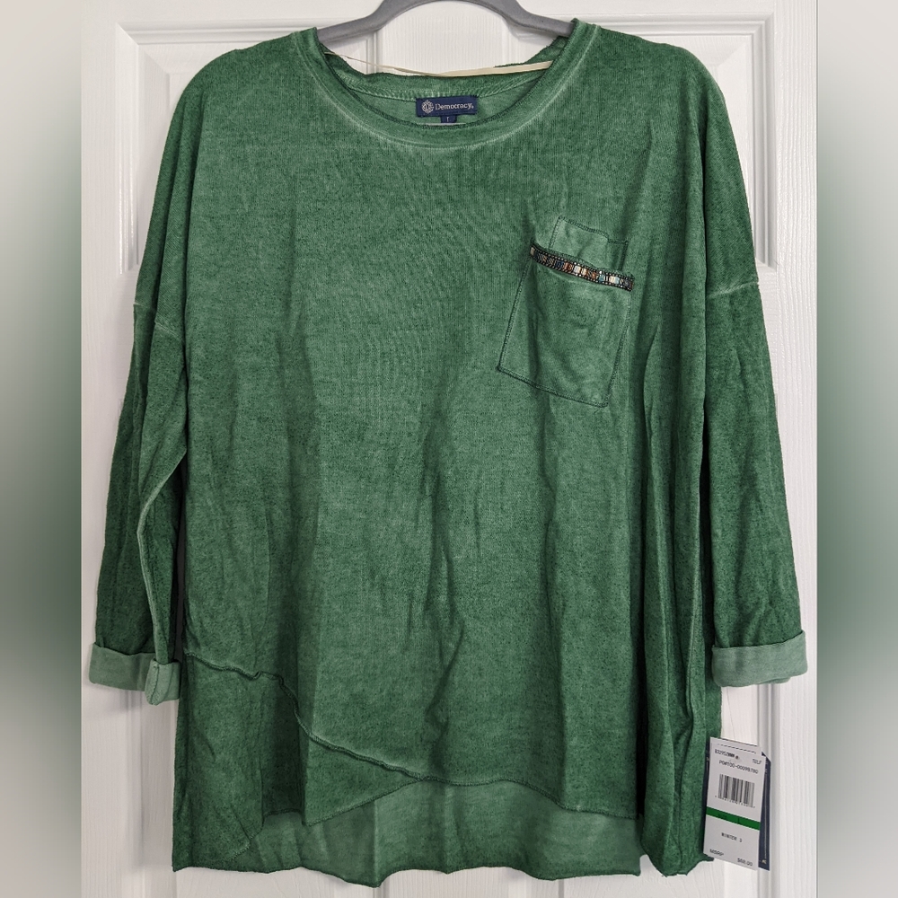 Democracy Women's Top Size Large
